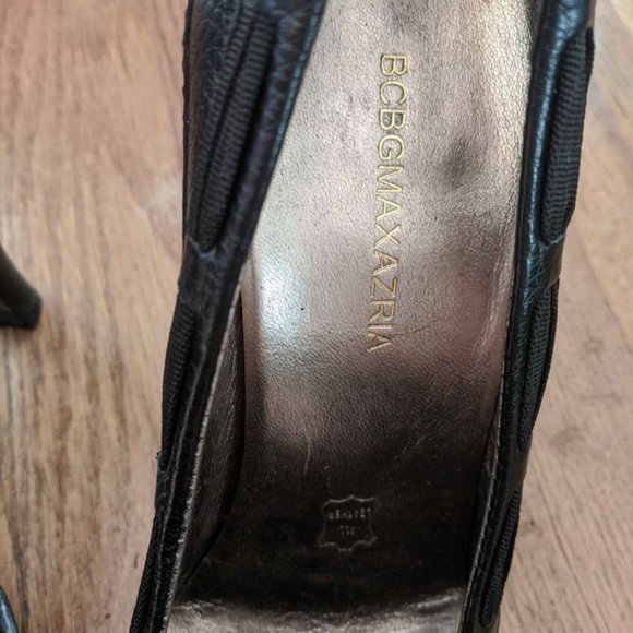 BCBGMAXAZRIA black leather heels with bow - Picture 4 of 4
